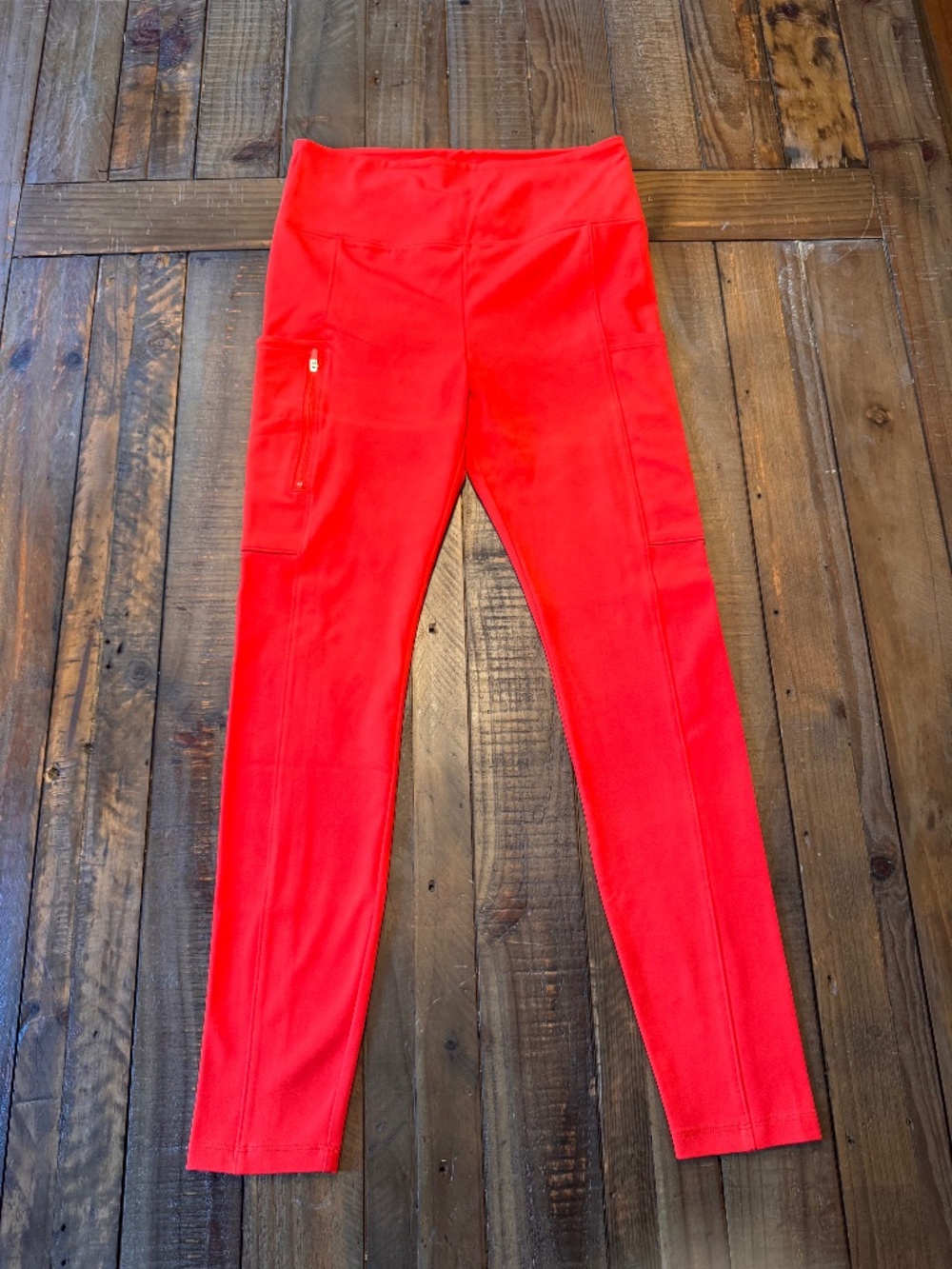 Lou & Grey Sporty Side Pocket Leggings. Vibrant Poppy Red Hue. Size Med.